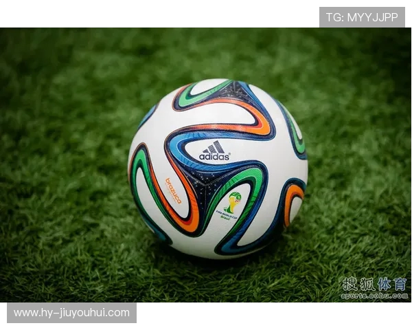 精致石质足球摆件独特设计展现运动精神与艺术魅力